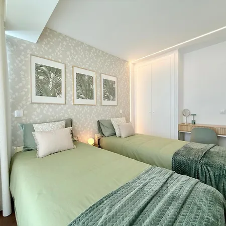 Madeira Bliss Ii Prime Location With Pool And Parking Appartamento Funchal (Madeira)